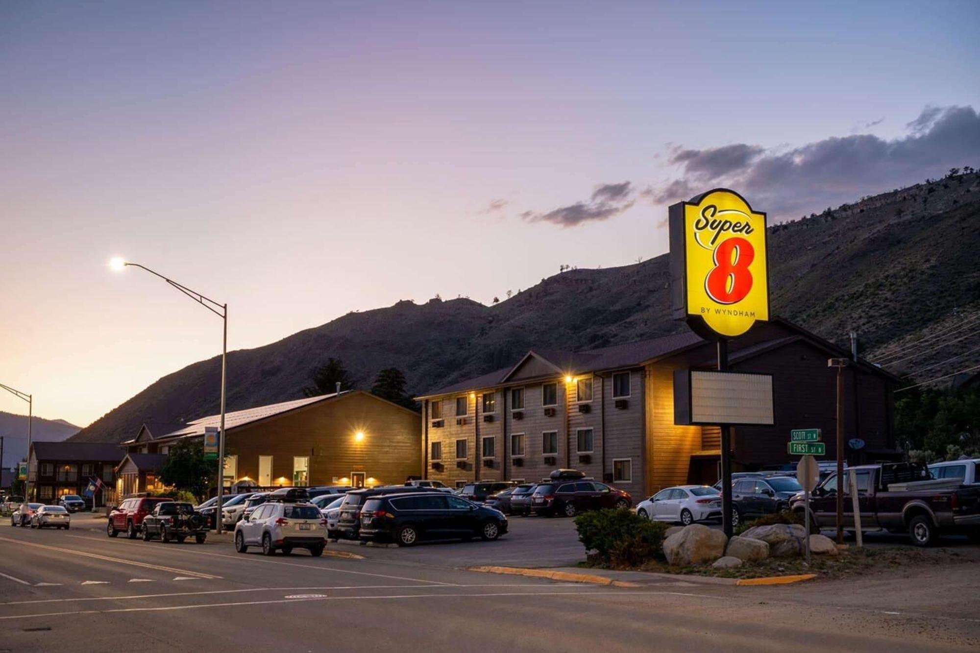 Super 8 By Wyndham Gardiner/Yellowstone Park Area Exteriér fotografie