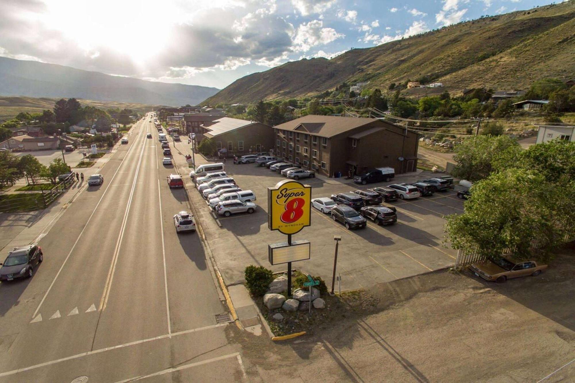 Super 8 By Wyndham Gardiner/Yellowstone Park Area Exteriér fotografie