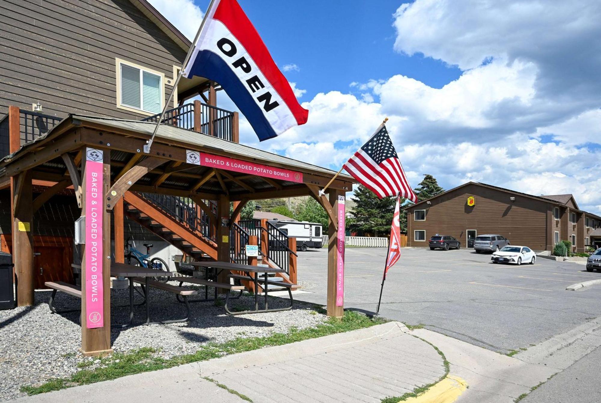 Super 8 By Wyndham Gardiner/Yellowstone Park Area Exteriér fotografie