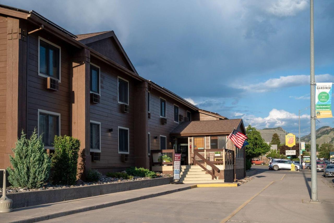 Super 8 By Wyndham Gardiner/Yellowstone Park Area Exteriér fotografie